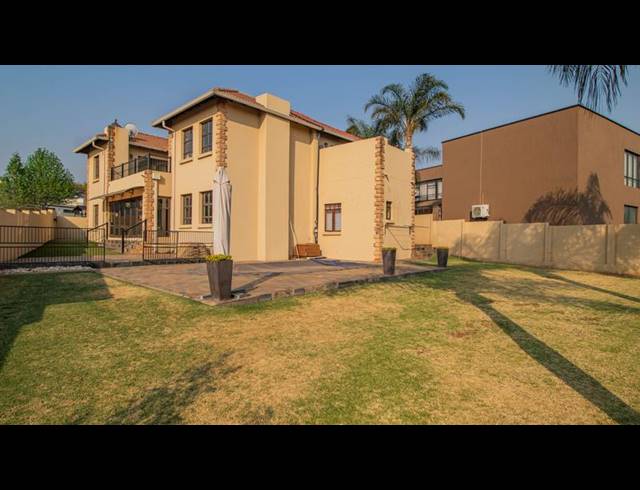 4 BEDROOM HOUSE FOR SALE IN GLEN ERASMIA